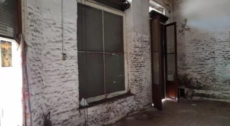 Local 70 Mts Esq, Zona Comercial, A Reciclar Con 2 Meses Gracia! Gtia Evalúa!