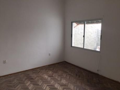 Apto Tipo Casita En Goyen Porx. Propios