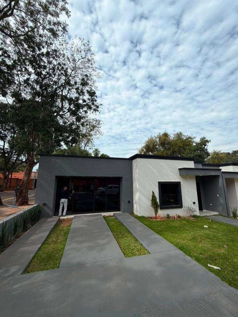 CASA BARRIO CERRADO-  LUQUE — foto 2