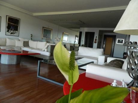 Rambla. 3 Habitaciones, Estar Y Servicio. 2 Garajes Indep.