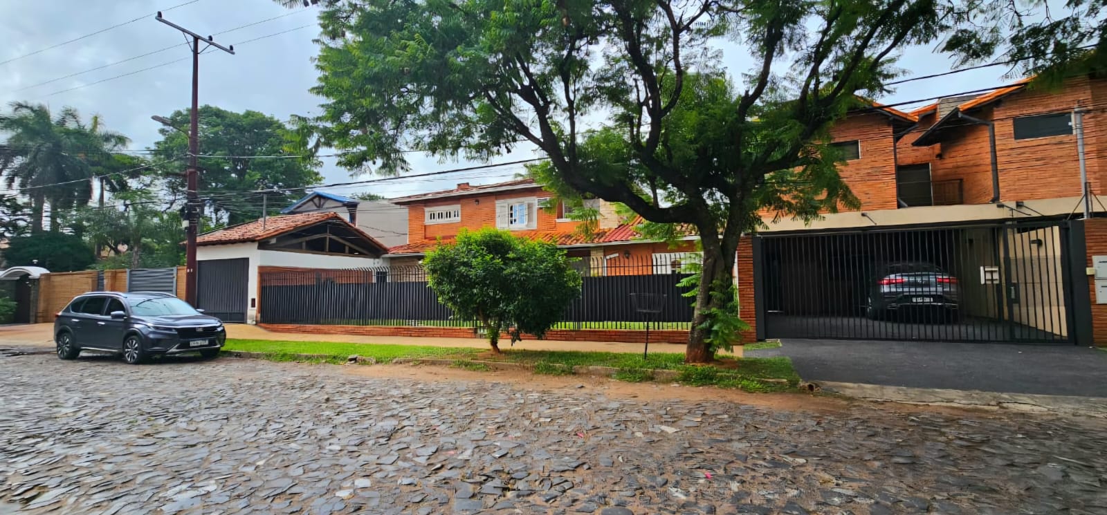 Hermosa Residencia Con Piscina En Alquiler Barrio Herrera — foto 2