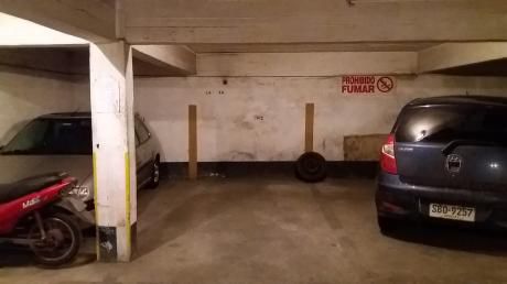 Garage A Media Cuadra De 18 De Julio