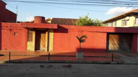 Casa Amplia En Anticretico Con Piscina