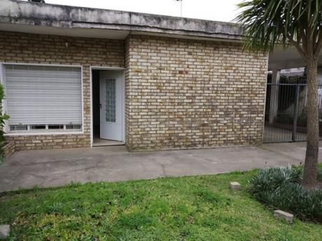Buena Casa Con Gran Garaje Y Barbacoa En Parque De Solymar