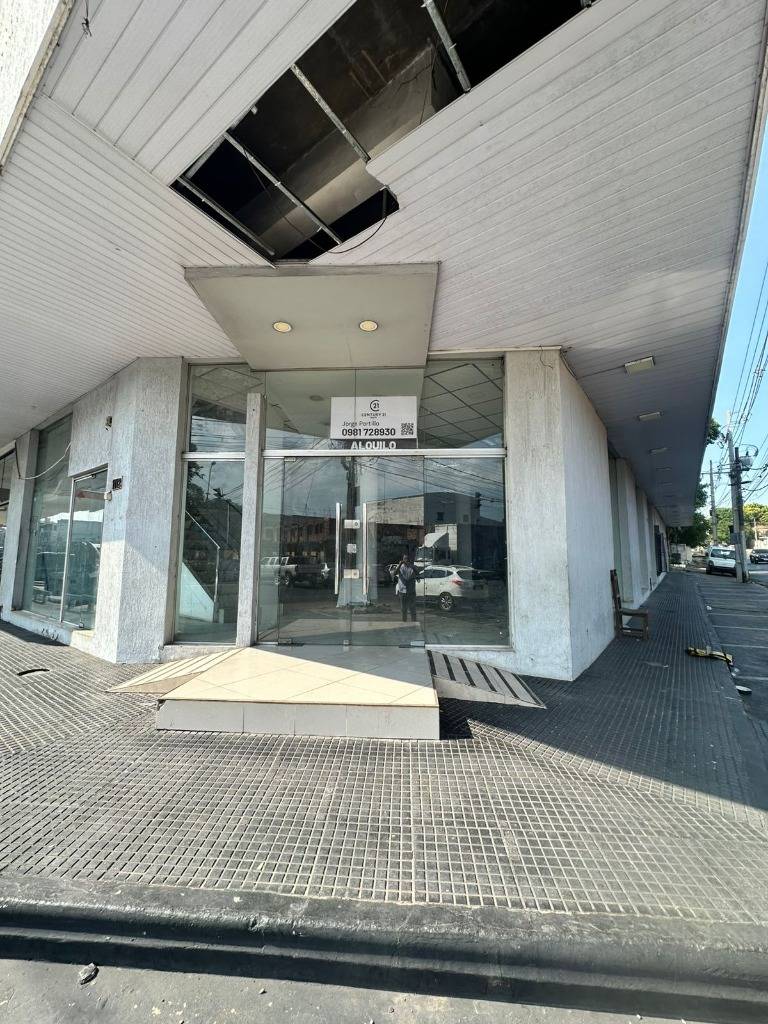 ALQUILER DE EDIFICIO CON AMPLIO LOCAL COMERCIAL Y OFICINAS — foto 2