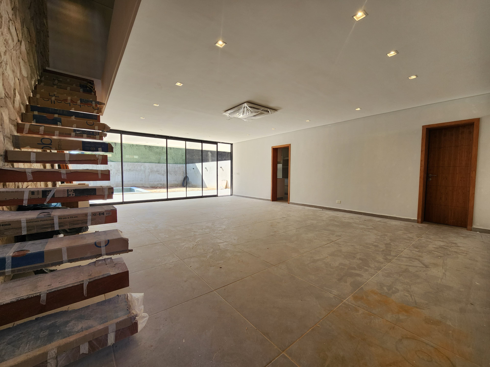 EN ALQUILER - CASA PAREADA DE 3 SUITES BARRIO MBURUCUYA — foto 3