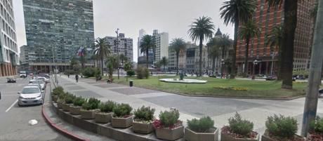 Buen Local,plaza Independencia A Mts.torre Ejecutiva