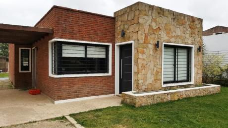 Nueva!! 3 Dormitorios, 2 Baños, Piscina Climatizada.