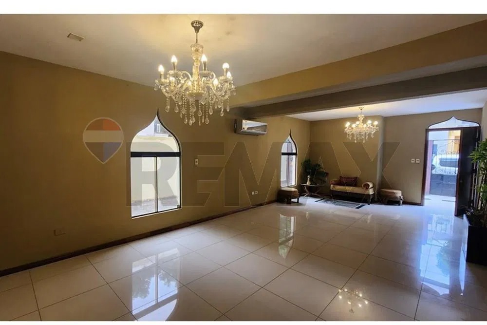 CASA EN ALQUILER PARA OFICINA – BARRIO MARISCAL ESTIGARRIBIA, ASUNCIÓN — foto 2
