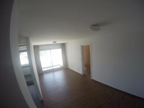 Apartamento En Alquiler En Torres Nauticas 2 Dormitorios Con Garage