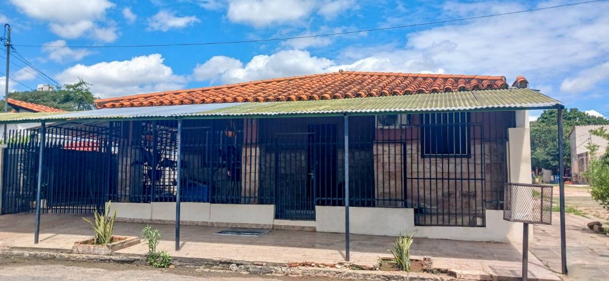 Casa en venta en Loma Pytá