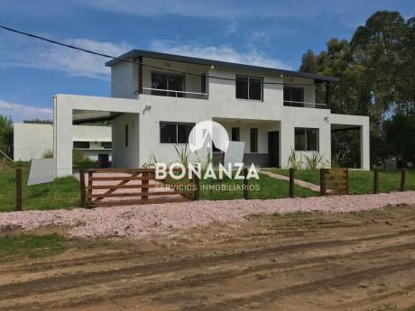 Casa En Venta, Piriápolis, Punta Colorada, A 300 Metros De La Playa