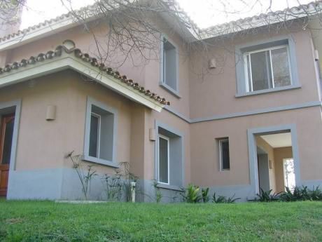 Muy Buena Casa En Altos De La Tahona