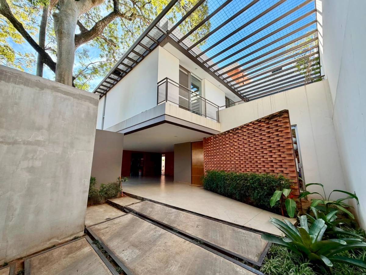 VENDO  | Moderna residencia de 4 suites en Barrio Mburicao de Asunción — foto 2