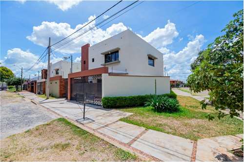 Casa en alquiler en Loma Pytá