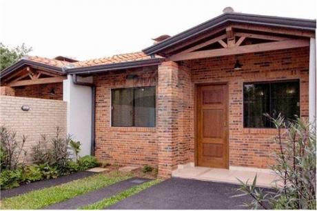 Hermoso Chalet En Mora Cue- Luque A Estrenar