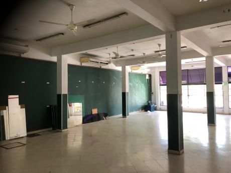 Alquilo En Pleno V Morra Local De 3 Niveles En Planta Libre