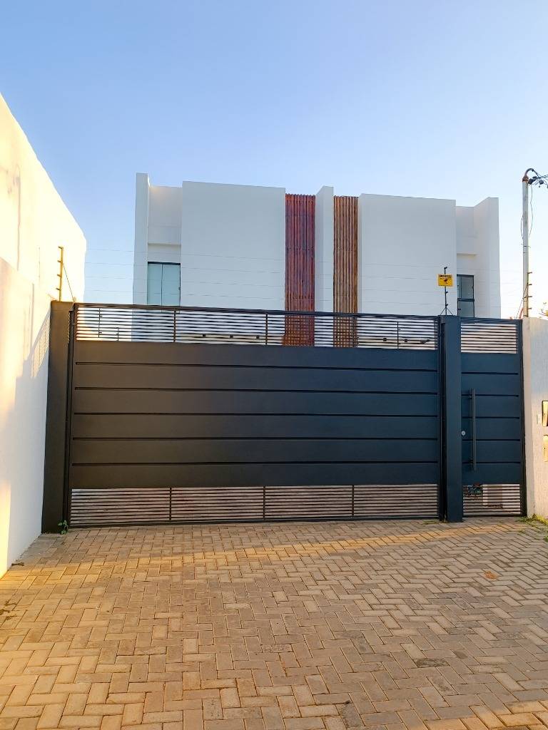 ALQUILO DUPLEX DE 5 DORMITORIOS EN LUQUE — foto 2