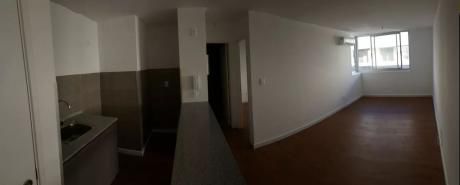 Alquiler De Apartamento 1 Dormitorio En Tres Cruces, Montevideo