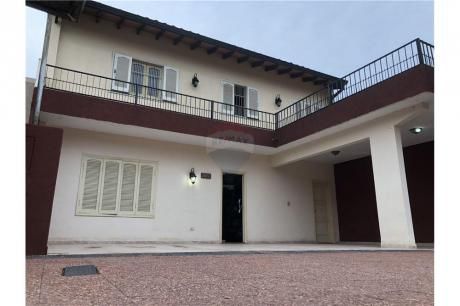 Amplia Casa A Una Cuadra De Campo Via