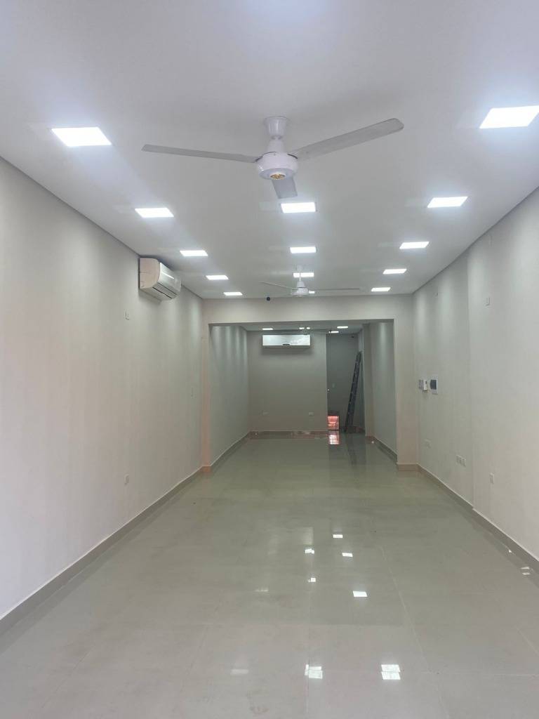ALQUILO LOCAL COMERCIAL EN EL CENTRO DE LUQUE — foto 2