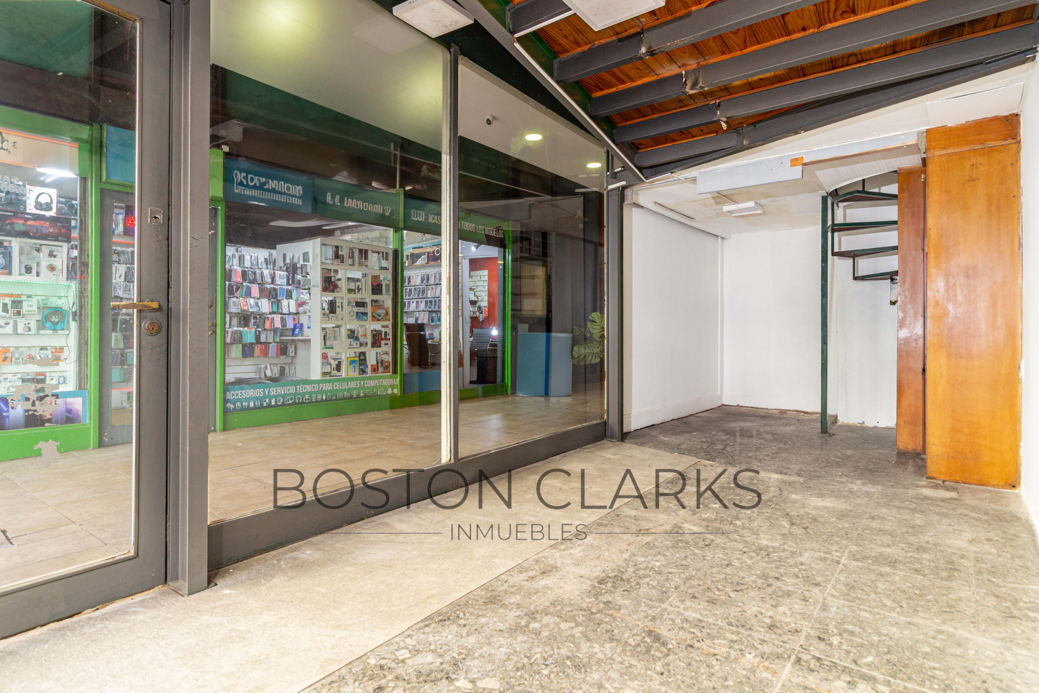 Local Comercial En Alquiler De Dos Plantas En El Centro · Foto 1