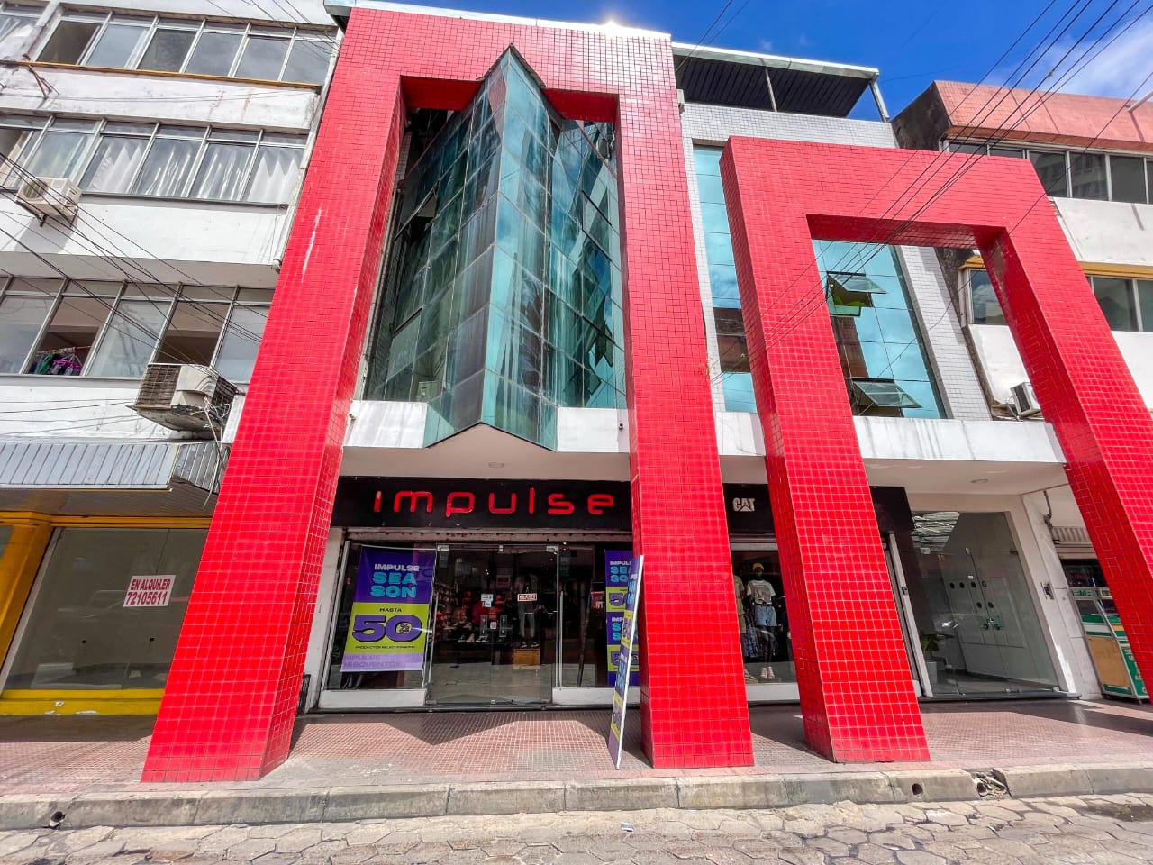 Amplio Local Comercial En Alquiler Una Cuadra De La Plaza Principal 