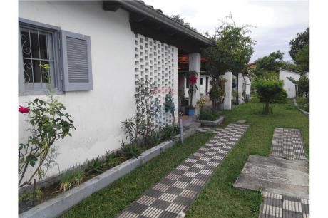 Chalet En Barrio Santa Maria