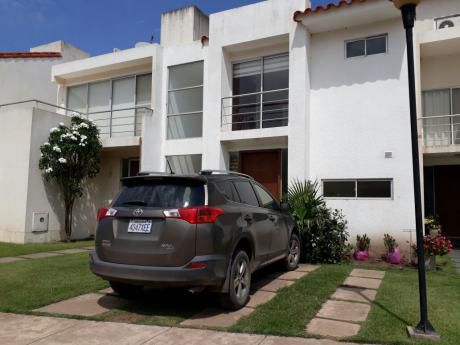 Hermosa Y Amplia Casa De 2 Plantas En Condominio Z/norte