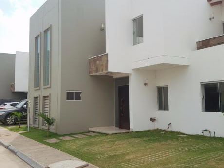 Bella Casa A Estrenar, En Conodiminio Cerrado