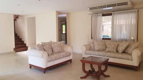 Residencia En Condominio De 4 Dormitorios