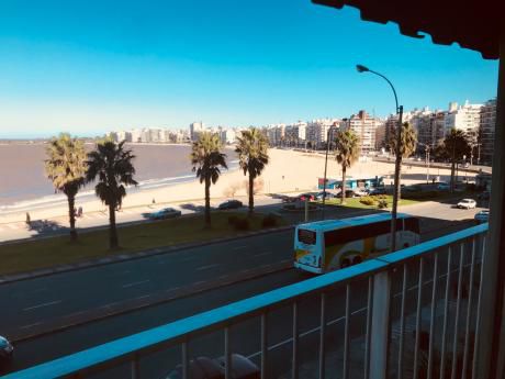 Hermoso Apartamento De Categoría Sobre Rambla.