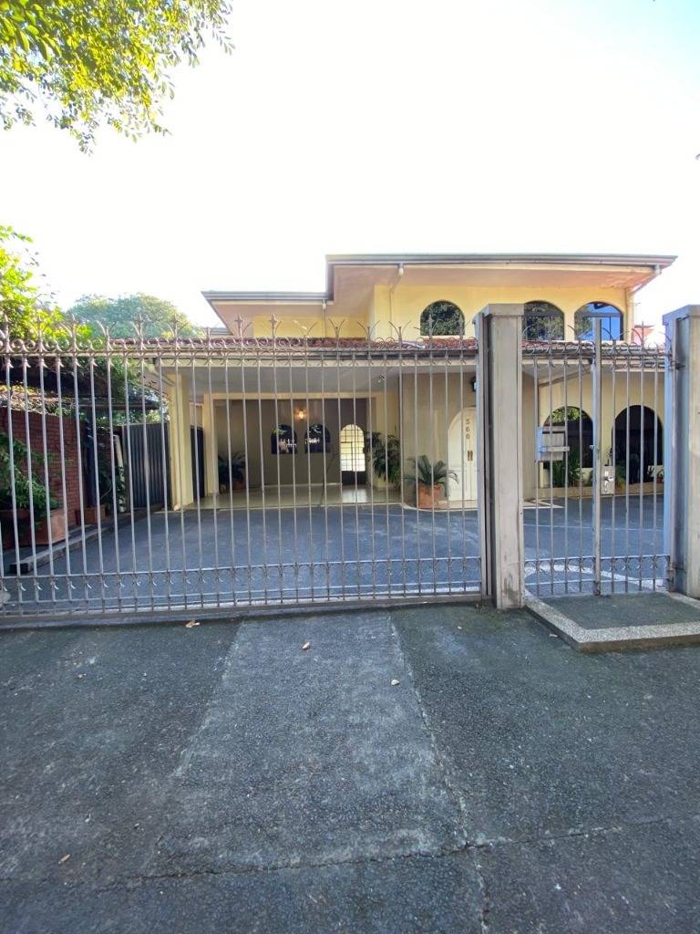 VENDO AMPLIA RESIDENCIA DE 2 PLANTAS EN BARRIO VISTA ALEGRE — foto 2
