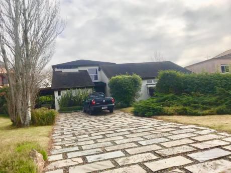 Casa En Lomas De La Tahona