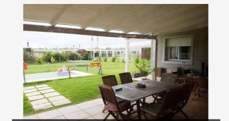 Venta De Casa En Barrio Privado VIñedos De La Tahona