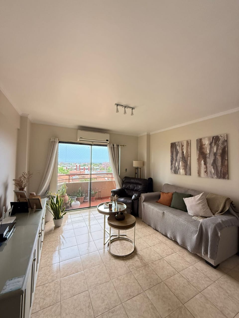 EN VENTA O ALQUILER, DEPARTAMENTO DE 3 DORMITORIOS AMOBLADO Y EQUIPADO — foto 3