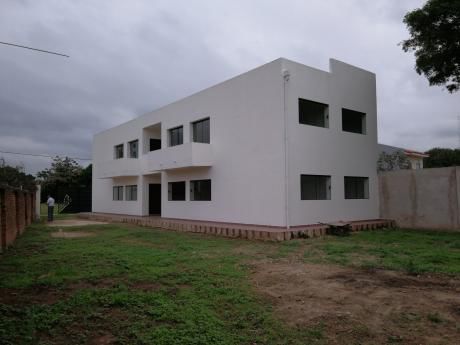 Lindo Edificio De 4 Departamentos