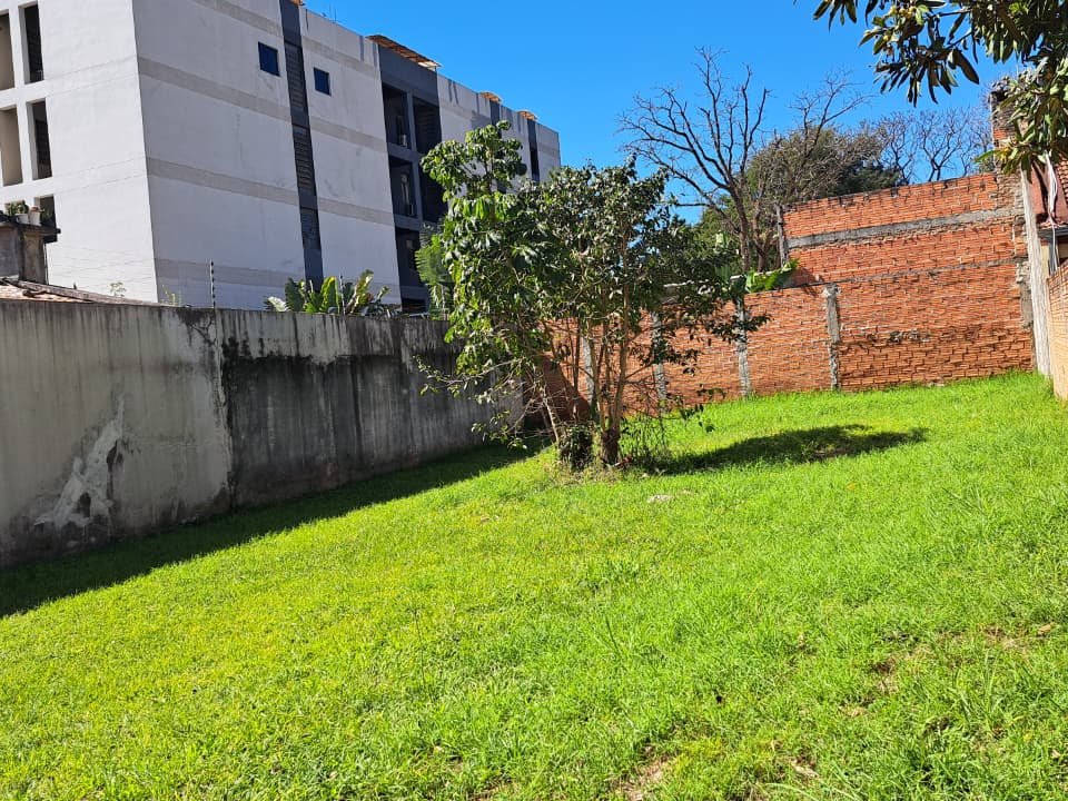 VENDO TERRENO EN BARRIO OBRERO CIUDAD DEL ESTE — foto 3