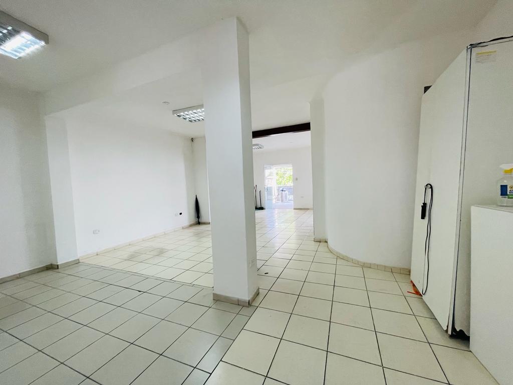 Alquiler En Equipetrol - Lcal Comercial De 80 M2