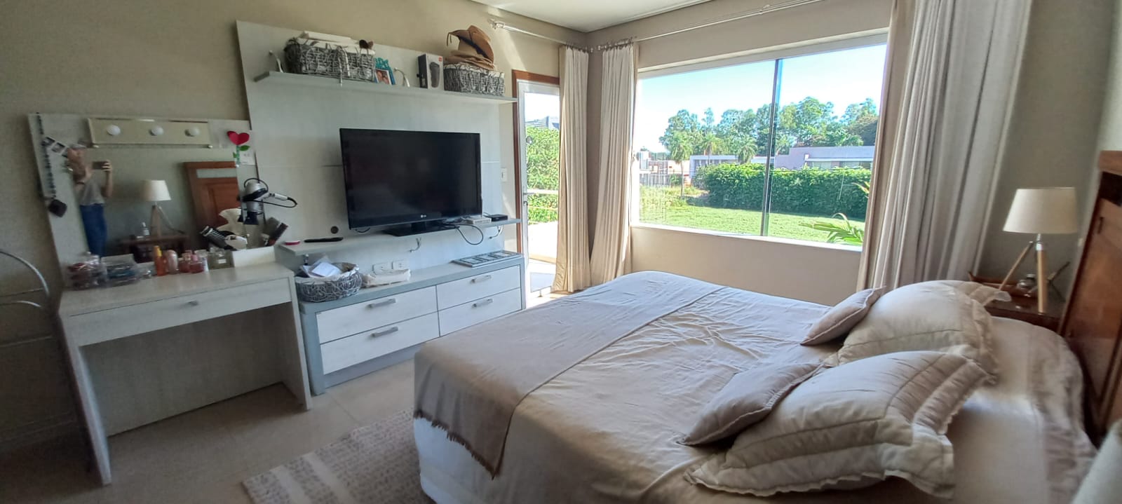 ALQUILO /VENDO HERMOSA  CASA EN CONDOMINIO DE LUQUE CON 4 DORMITORIOS — foto 3