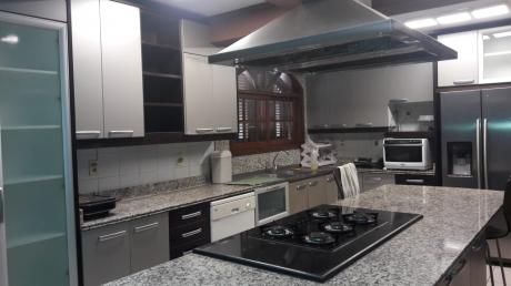 Casa En Excelente Estado En Las Inmediaciones Del Barrio Mbruricao!!!