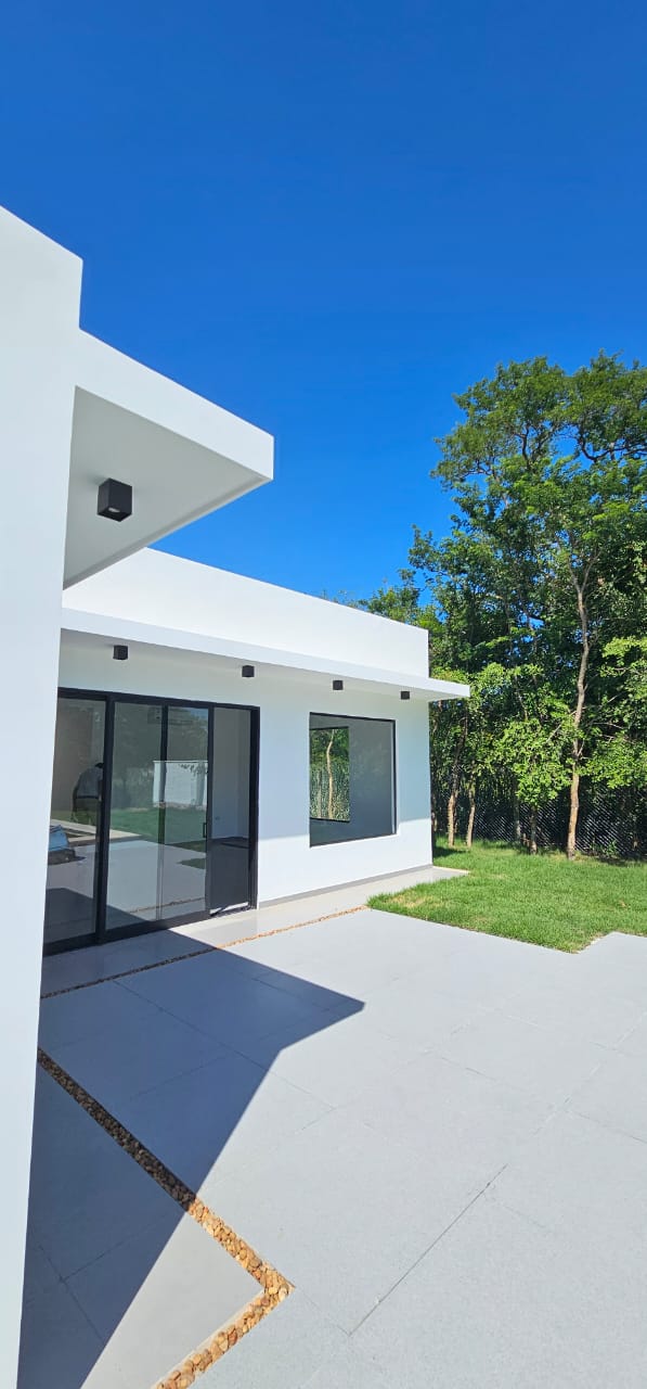 CASA EN ALQUILER DE 3 DORMITORIOS EN MARIANO ROQUE ALONSO — foto 2