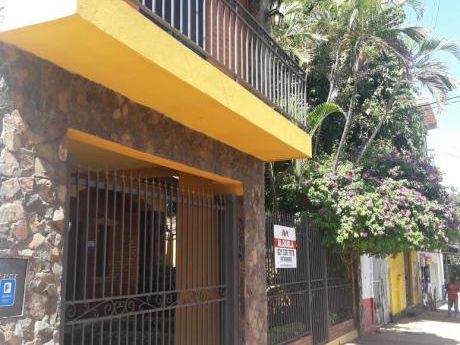 Tierra Inmobiliaria - Hermosa Casa Sobre Avda.! 3 Habitaciones En Suite!