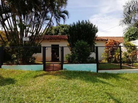 Fernando De La Mora / Zona Sur - Casa De 3 Dormitorios