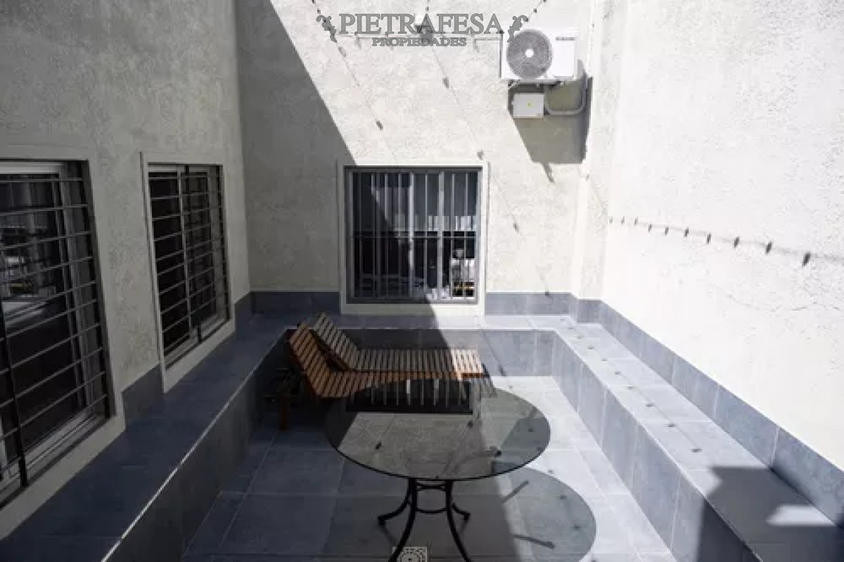 Local en alquiler, 4baños, cocina, patio. Brazo Oriental. · Foto 8