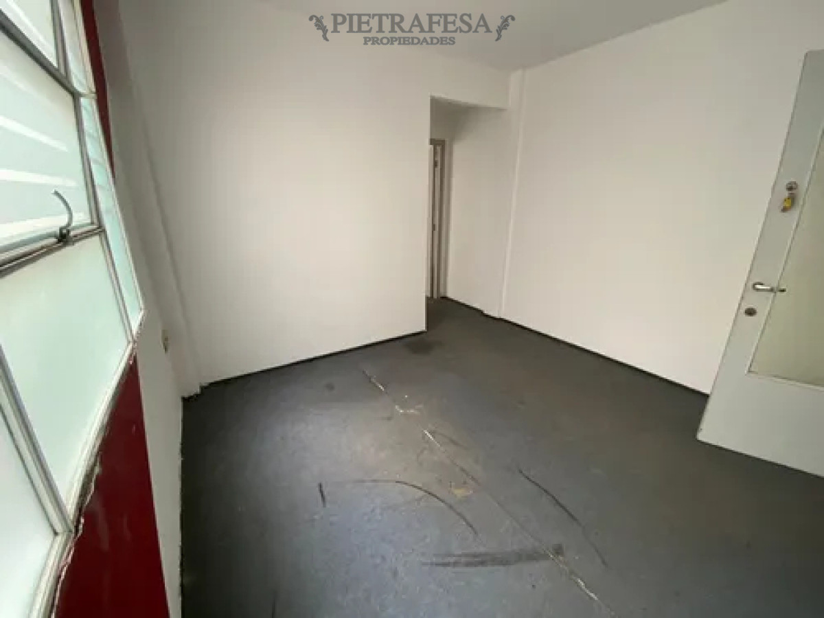 Oficina en alquiler, 1 privado, 1 baño. Ciudad Vieja. · Foto 2