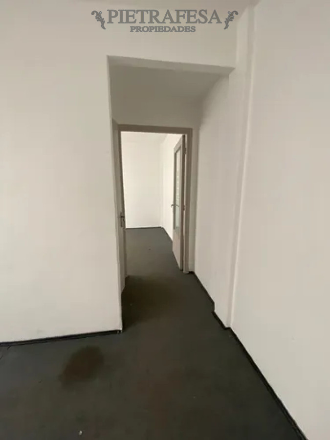 Oficina en alquiler, 1 privado, 1 baño. Ciudad Vieja. · Foto 5
