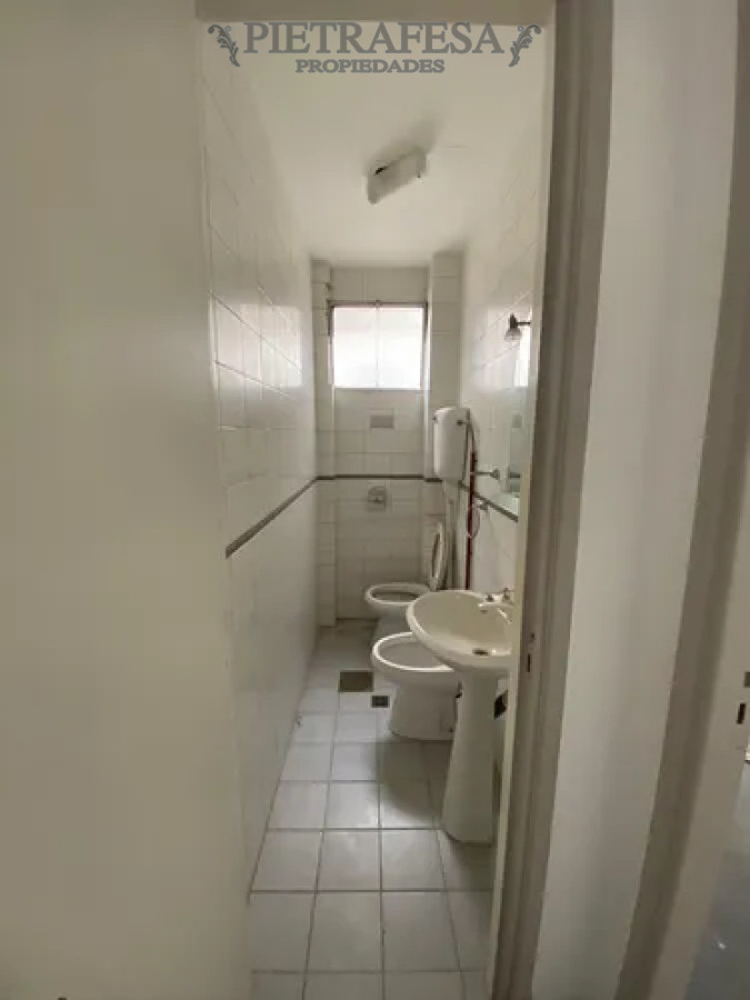 Oficina en alquiler, 1 privado, 1 baño. Ciudad Vieja. · Foto 8