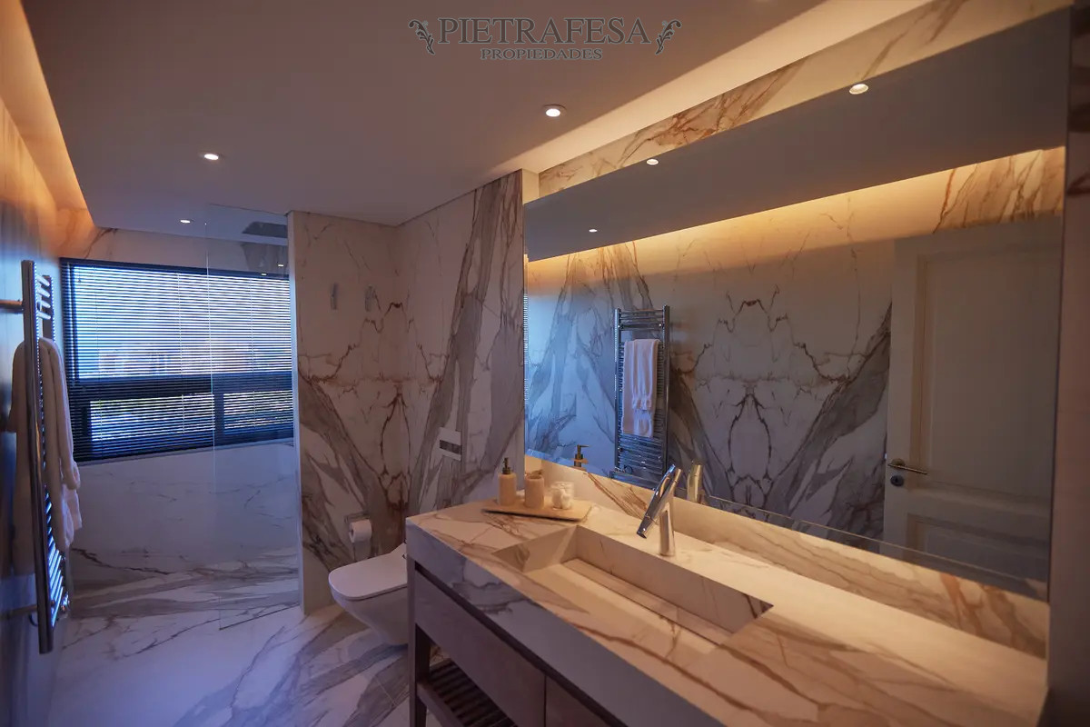 Apartamento en alquiler, 3 dormitorios, 3 baños, terraza, garaje, jacuzzi. Punta Carretas. · Foto 6
