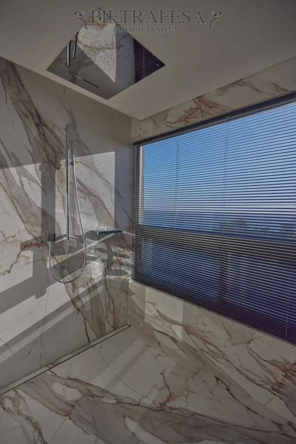 Apartamento en alquiler, 3 dormitorios, 3 baños, terraza, garaje, jacuzzi. Punta Carretas. · Foto 10